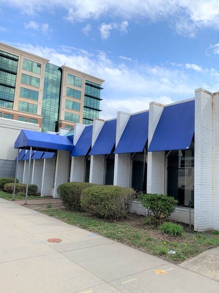 Primary Photo Of 248 E Market St, Louisville Office For Lease