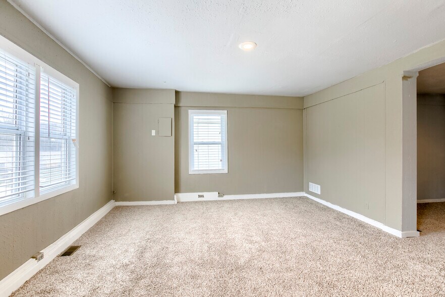 More Photos Of 1127 Merriam Ln, Kansas City Apartments For Sale