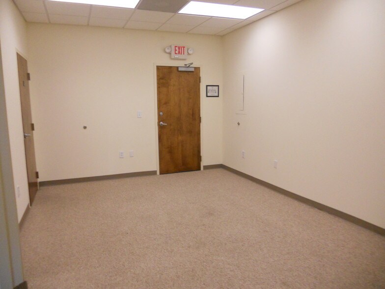 More Photos Of 862 Brawley School Rd, Mooresville Freestanding For Lease