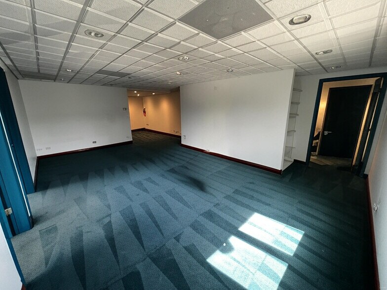 More Photos Of 115 N Prospect Ave, Itasca Showroom For Sale