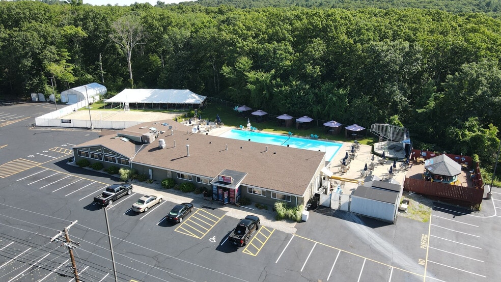 More Photos Of 325 Farnum Pike, Smithfield Restaurant For Sale
