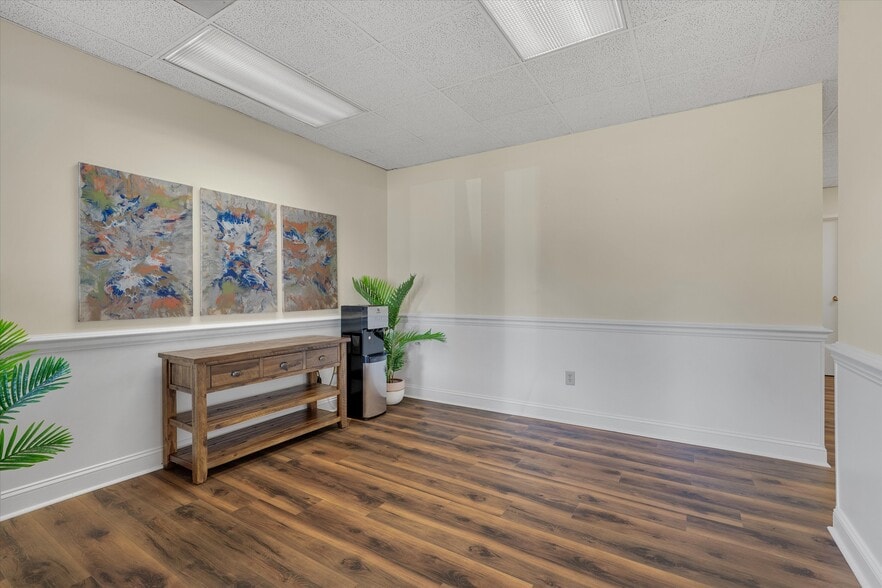 More Photos Of 1904 Front St, Durham Medical For Lease