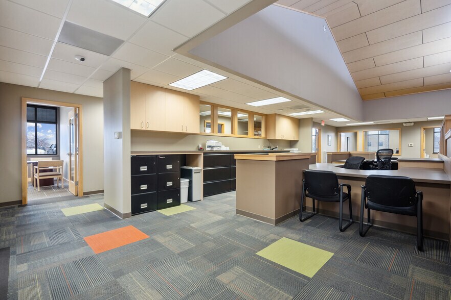 More Photos Of 3015 Greyhound Dr, Waterloo Medical For Lease