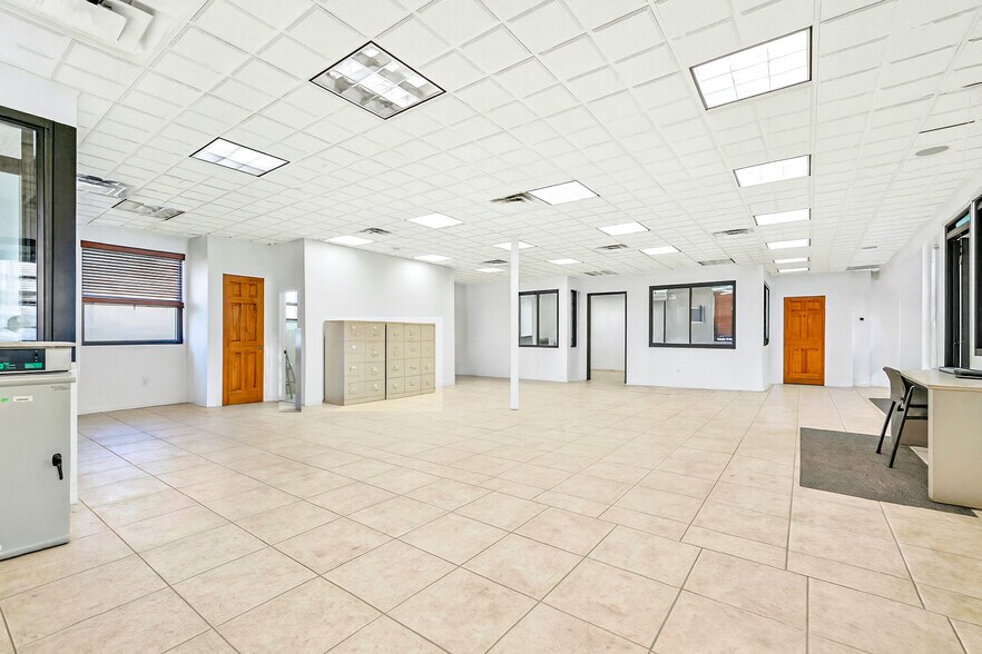 More Photos Of 4557 Bell Blvd, Bayside Medical For Lease