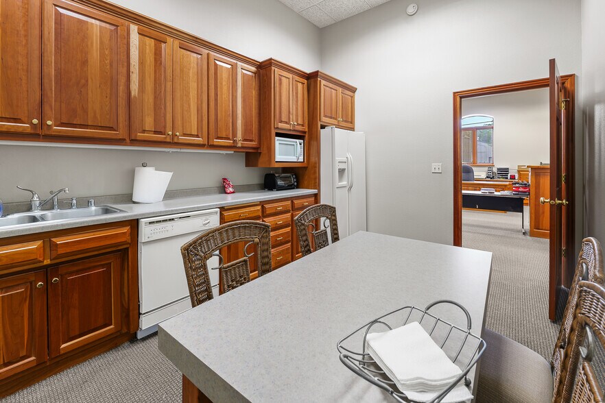 More Photos Of 1828 Park Ave, New Holstein Light Distribution For Sale