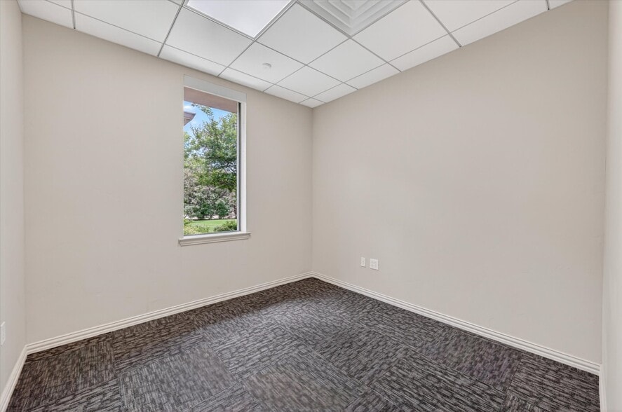 More Photos Of 6200 Stone Hill Farms Pky, Flower Mound Loft Creative Space For Lease