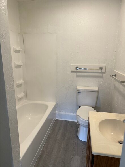 More Photos Of 33 N Washington St, Berkeley Springs Restaurant For Sale