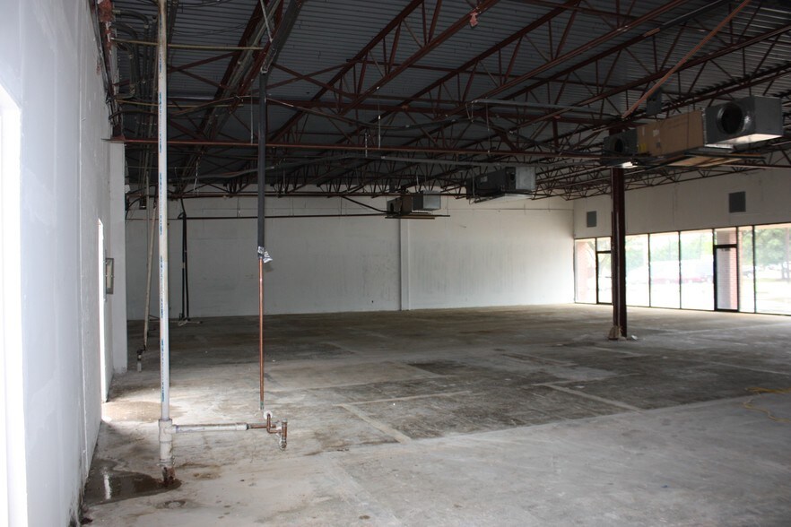 More Photos Of 2301 Central Dr, Bedford Unknown For Lease