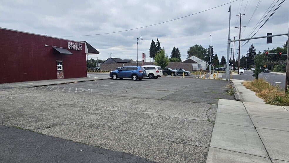 More Photos Of 404 W Main St, Kelso Restaurant For Lease