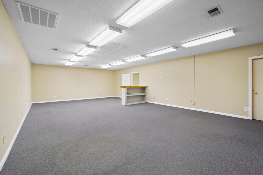 More Photos Of 104 N Dilling St, Kings Mountain Medical For Lease