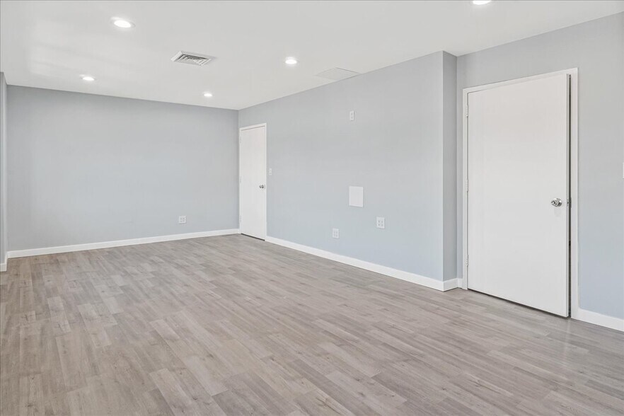 More Photos Of 58-94 Grand Ave, Maspeth Storefront Retail Office For Lease