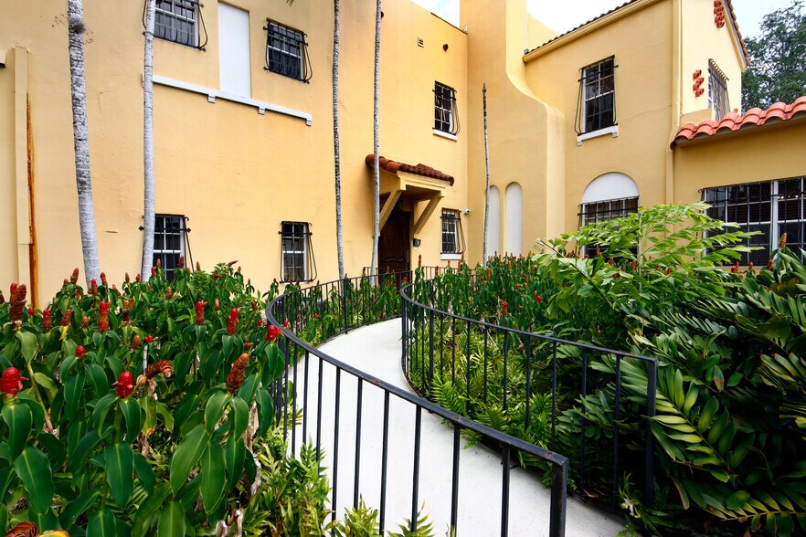 More Photos Of 1313 S Andrews Ave, Fort Lauderdale Office Residential For Sale