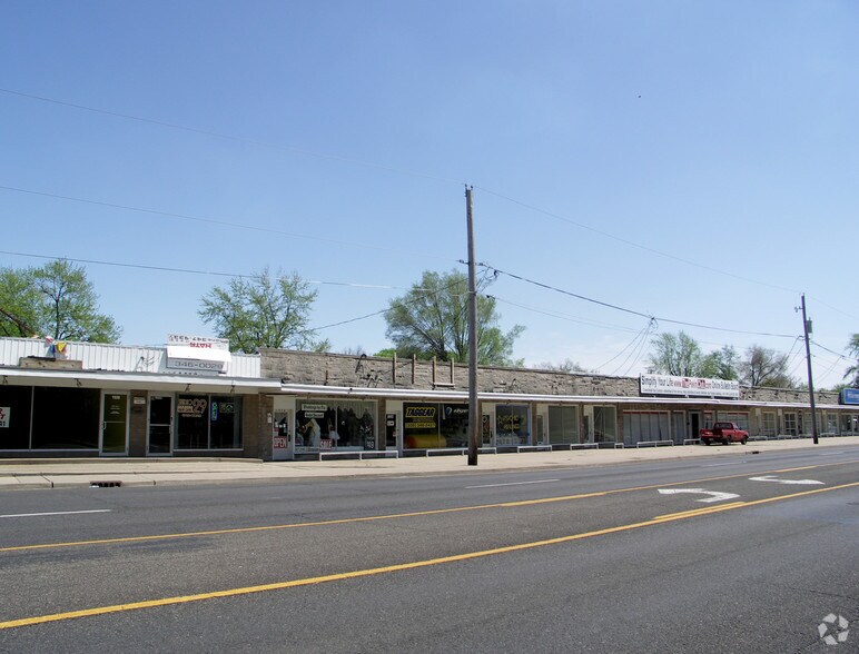More Photos Of 1500-1532 N 8th St, Pekin General Retail For Lease