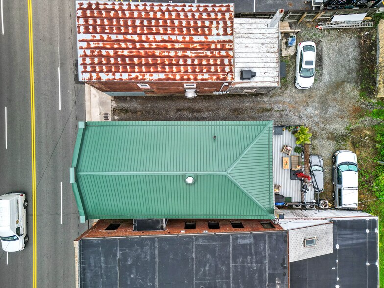 More Photos Of 215 W 3rd St, Farmville General Retail For Sale