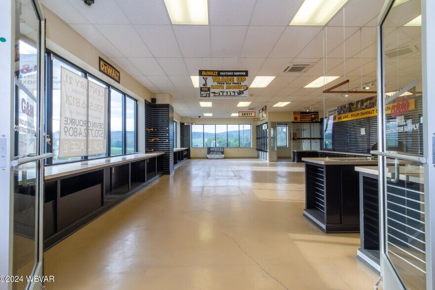 More Photos Of 6124 US Highway 15, Montgomery Warehouse For Lease