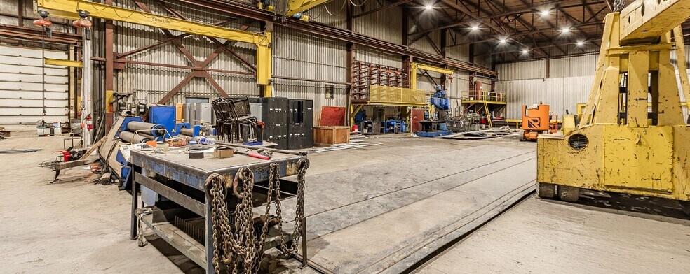 More Photos Of 1350 Rue Grande Allée, Terrebonne Manufacturing For Sale