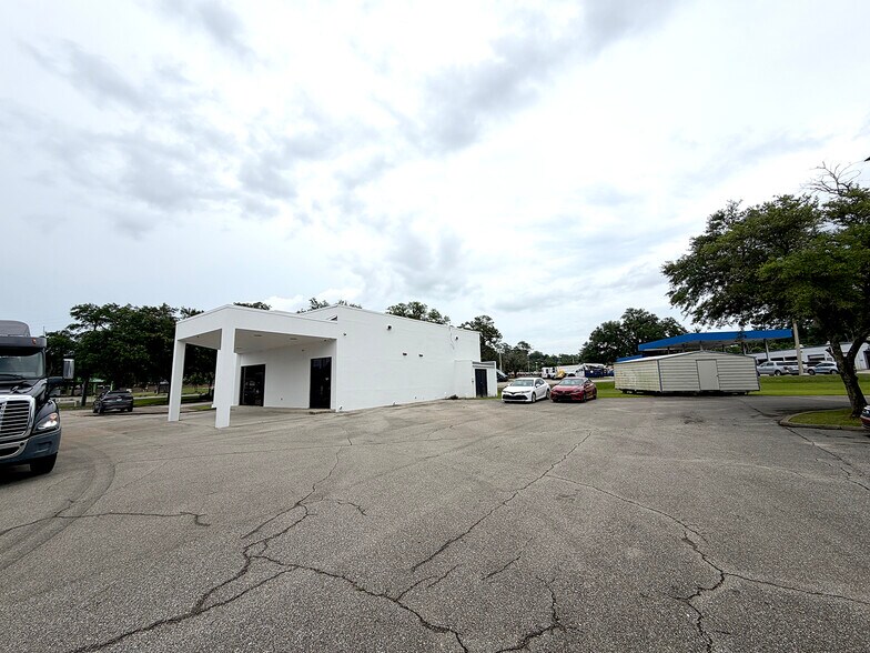 More Photos Of 2419 W Tennessee St, Tallahassee Auto Dealership For Lease