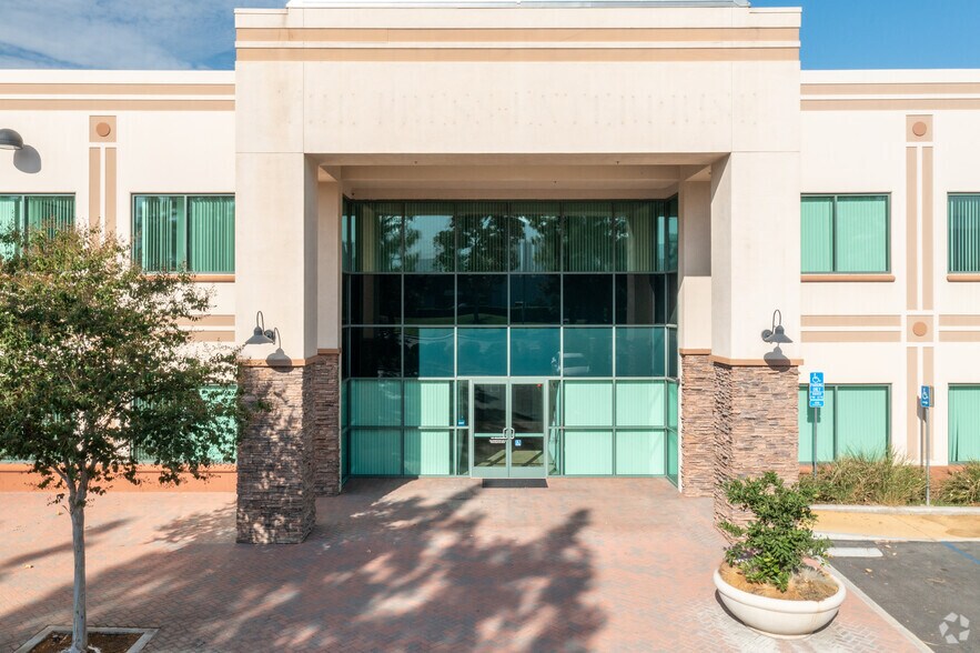 More Photos Of 1825 Chicago Ave, Riverside Office For Lease