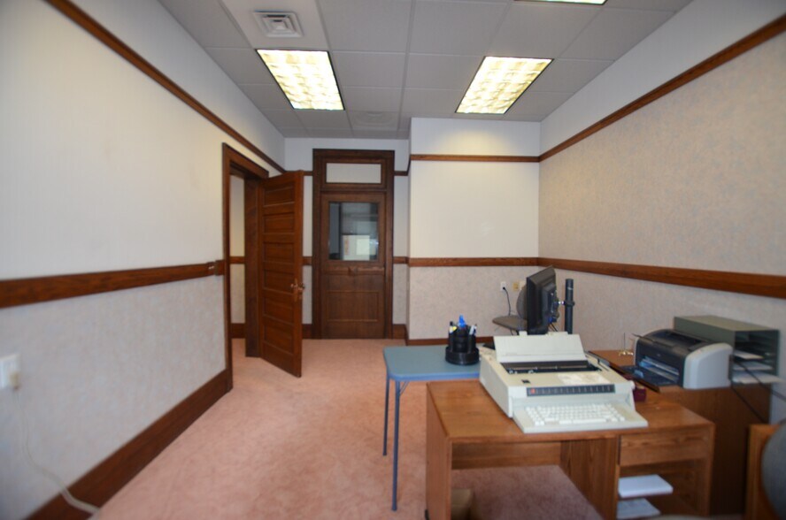 More Photos Of 4 S Idaho St, Dillon Office For Sale