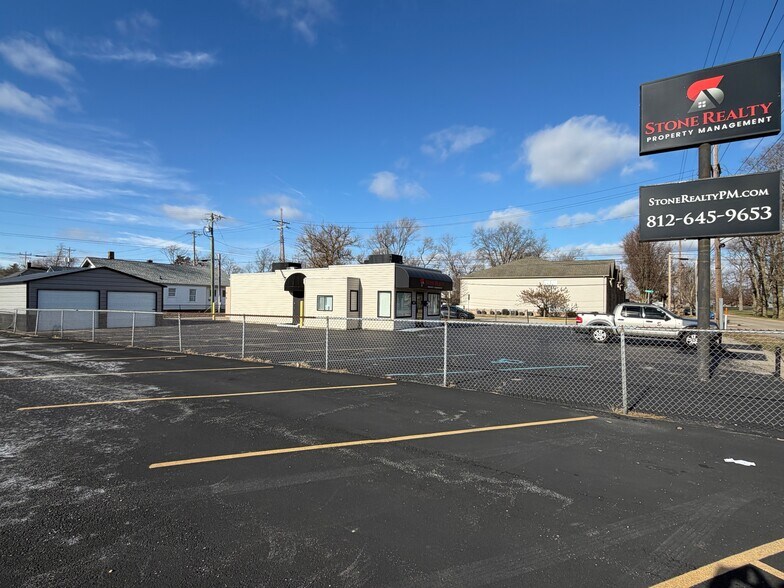More Photos Of 60 N Brown Ave, Terre Haute General Retail For Lease