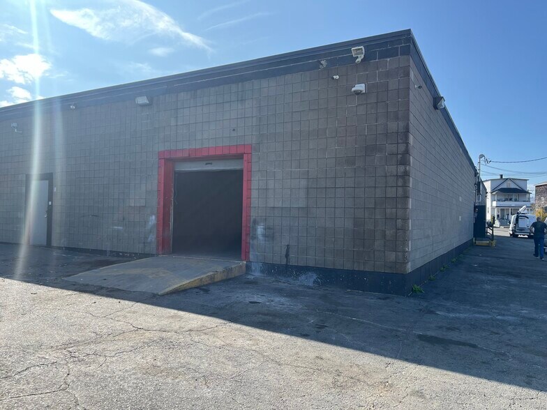 More Photos Of 300 Avon St, Stratford Warehouse For Lease