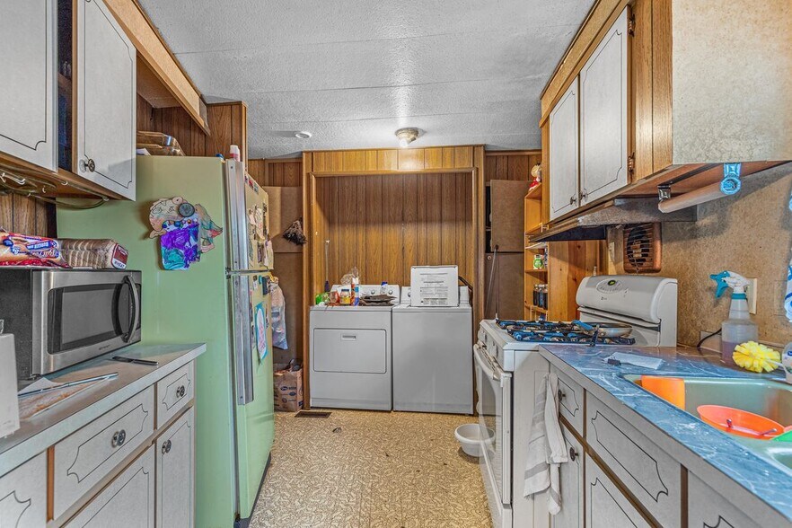 More Photos Of 18097 Redwood Hwy, Selma Restaurant For Sale