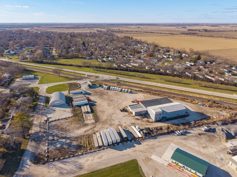 More Photos Of 406 N Union St, Dwight Truck Terminal For Lease