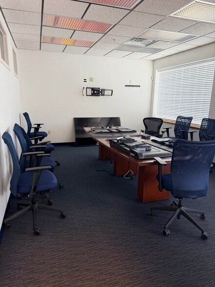 More Photos Of 70 Zachary Rd, Manchester Research And Development For Sale