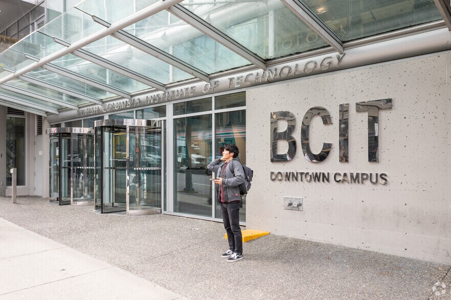 More Photos Of 555 Seymour St, Vancouver Schools For Lease