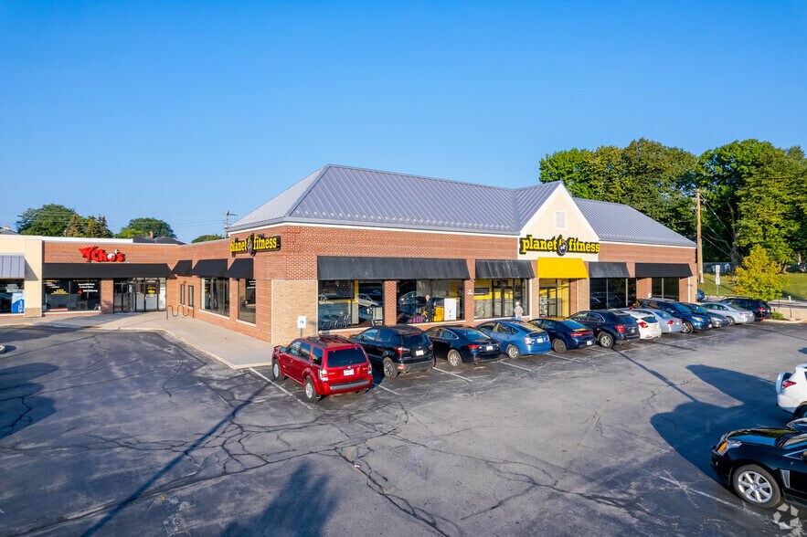 More Photos Of N89W16849 Appleton Ave, Menomonee Falls Supermarket For Lease