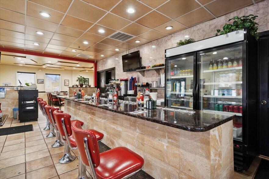 More Photos Of 2708 Limekiln Pike, Glenside Restaurant For Sale