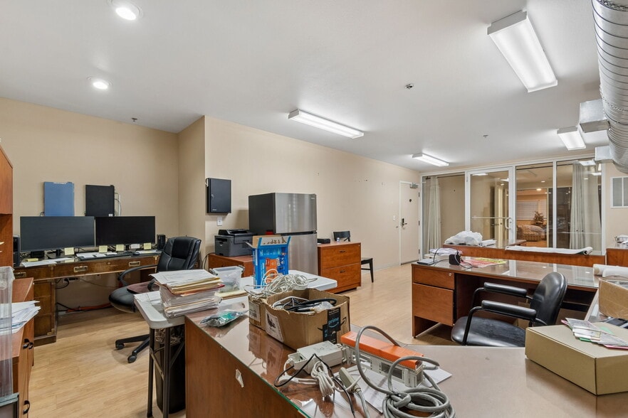 More Photos Of 9945 Race Track Rd, Tampa Industrial For Sale