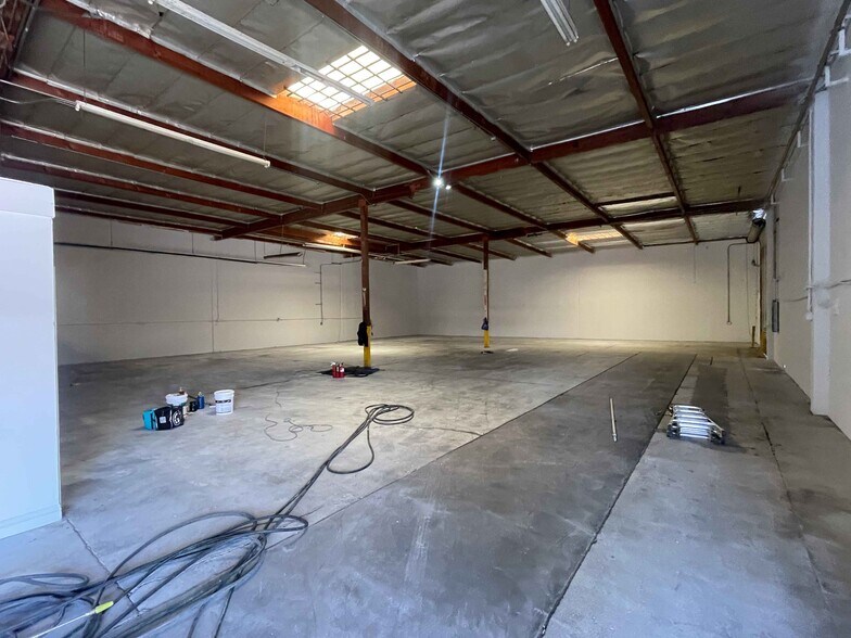 More Photos Of 13861 Seaboard Cir, Garden Grove Warehouse For Lease