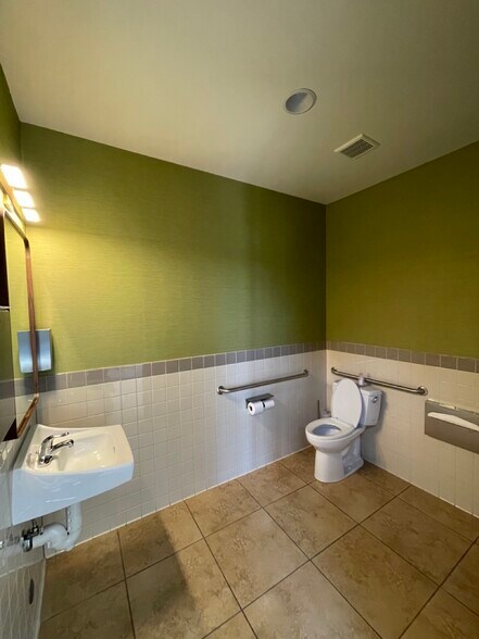 More Photos Of 2314 Newport Blvd, Costa Mesa Office For Lease