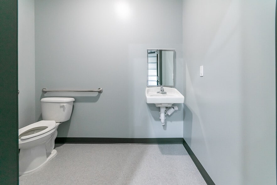 More Photos Of 3558 Masters Rd, Jacksonville Warehouse For Lease