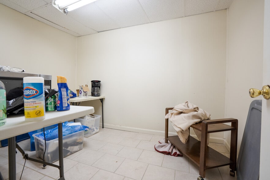 More Photos Of 1105-1107 N Broadway, Baltimore Specialty For Sale