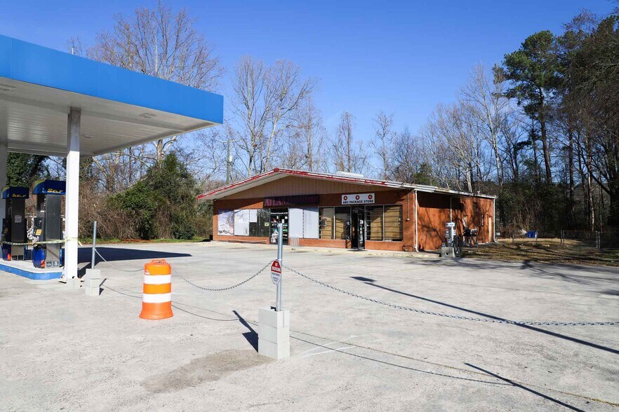 More Photos Of 834 Augusta Rd, Warrenville Convenience Store For Sale