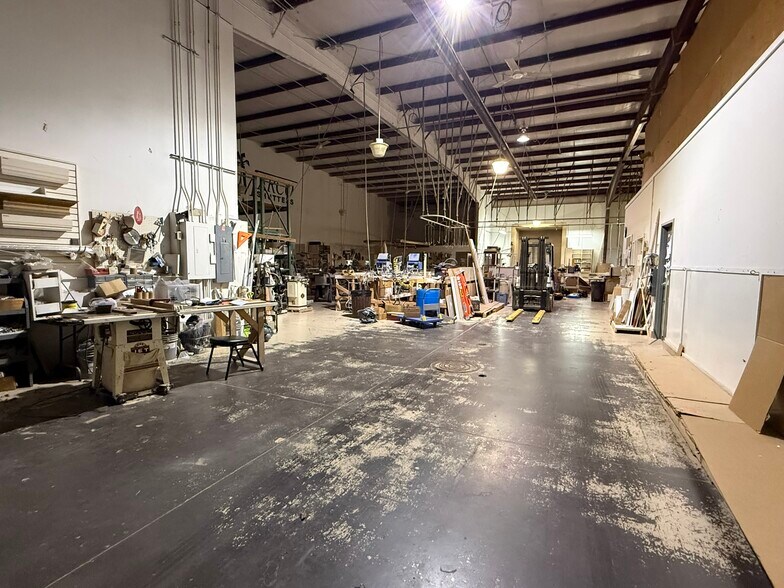 More Photos Of 707 N Frontier Rd, Papillion Industrial For Sale
