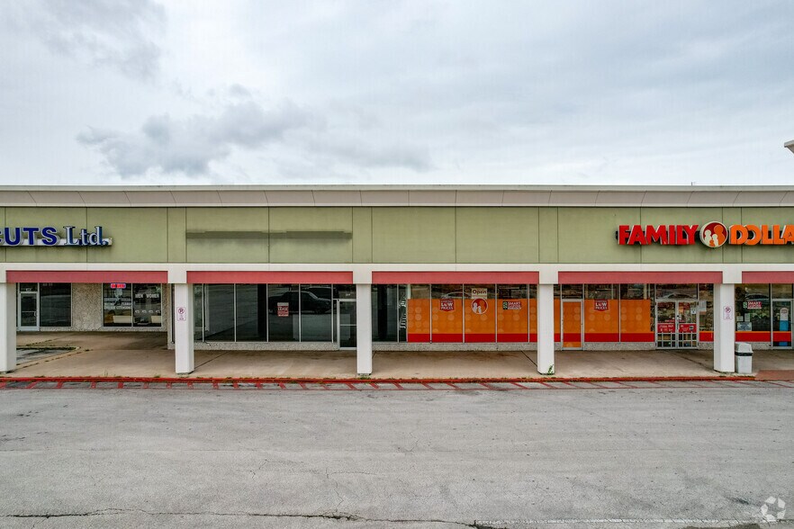 More Photos Of 151-395 W Main St, League City Unknown For Lease