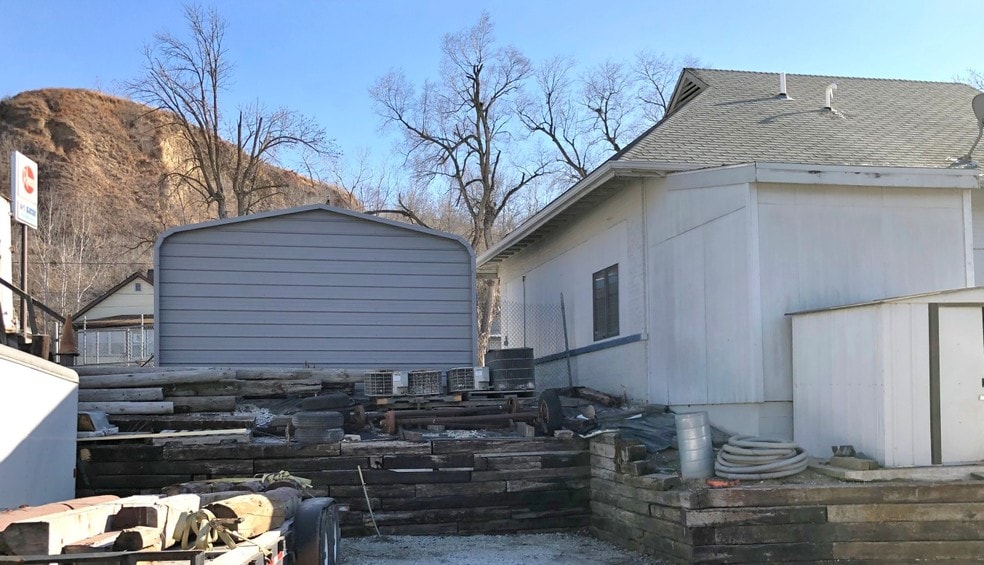 More Photos Of 501 N 1st St, Missouri Valley Light Manufacturing For Sale