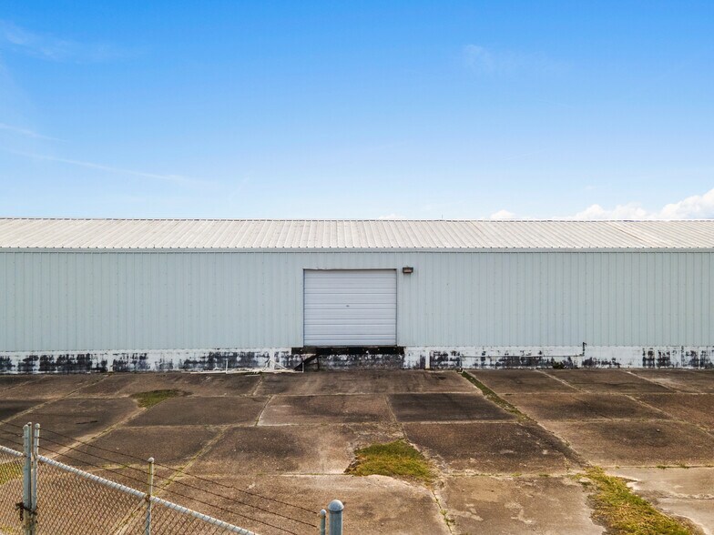 More Photos Of 8602 Broadway St, Galveston Warehouse For Sale