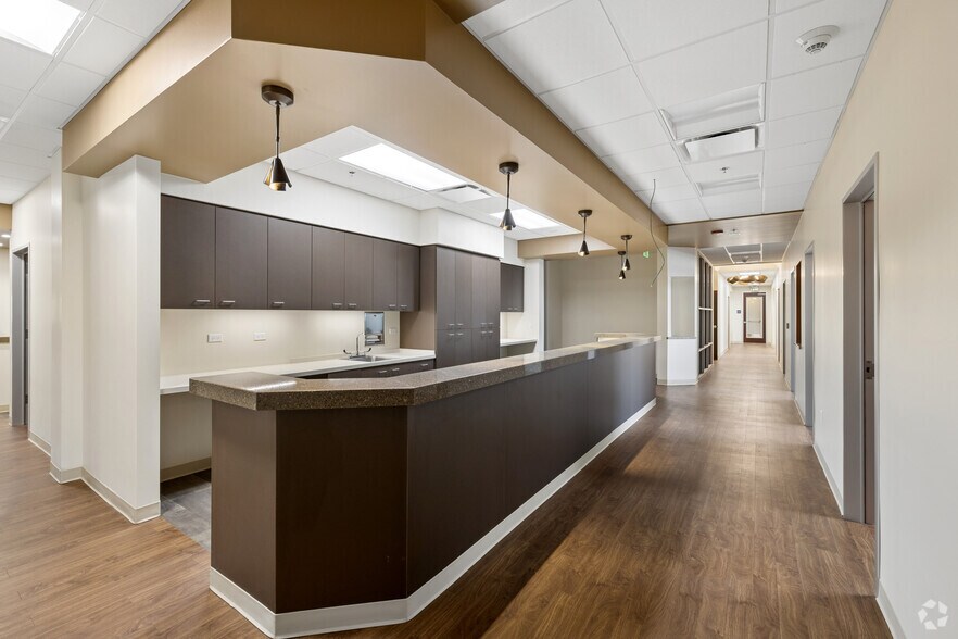 More Photos Of 5000 Commerce Dr, Bakersfield Medical For Sale