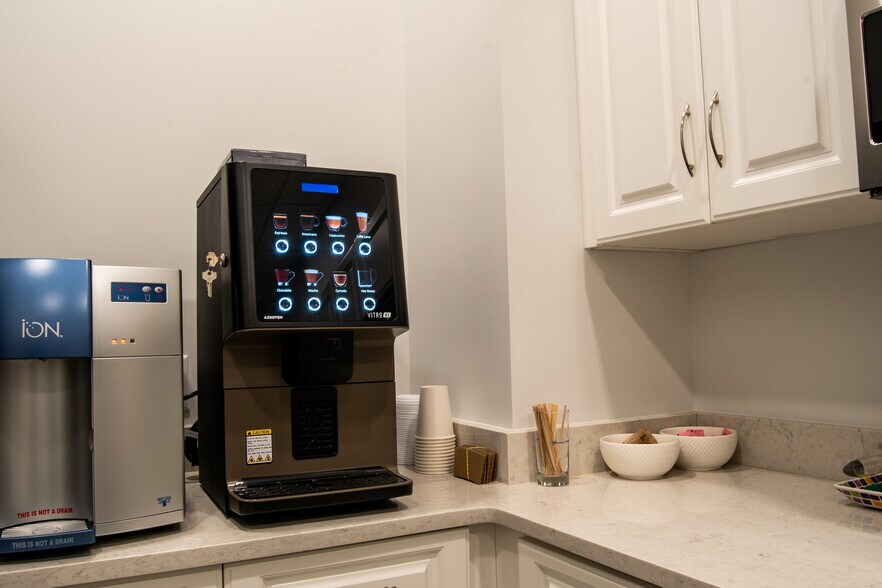 More Photos Of 18 Broad St, Charleston Office Residential For Lease