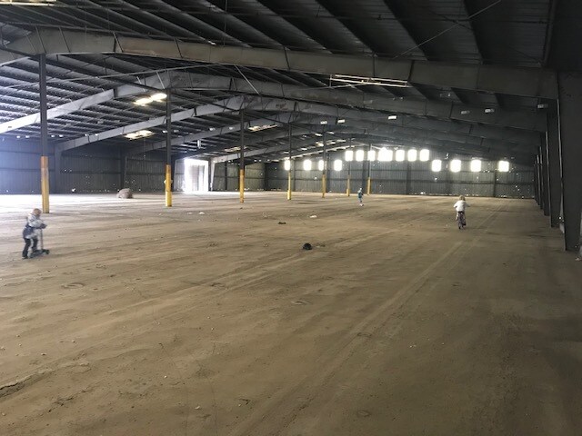 More Photos Of 99 Washington St, Bakersfield Warehouse For Sale