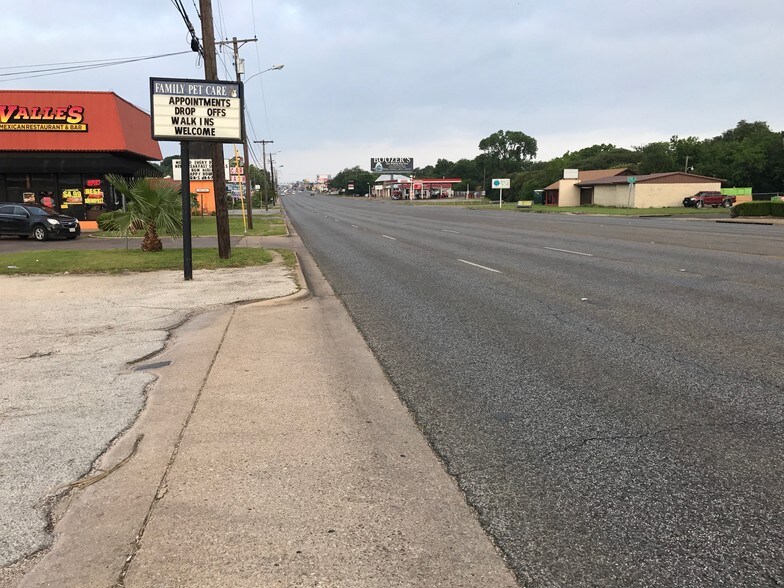 More Photos Of 844 N Valley Mills Dr, Waco Storefront Retail Office For Sale