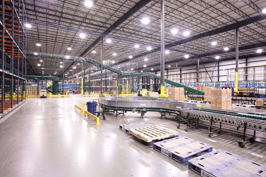 More Photos Of 1700 Schuster Rd, Delano Distribution For Sale