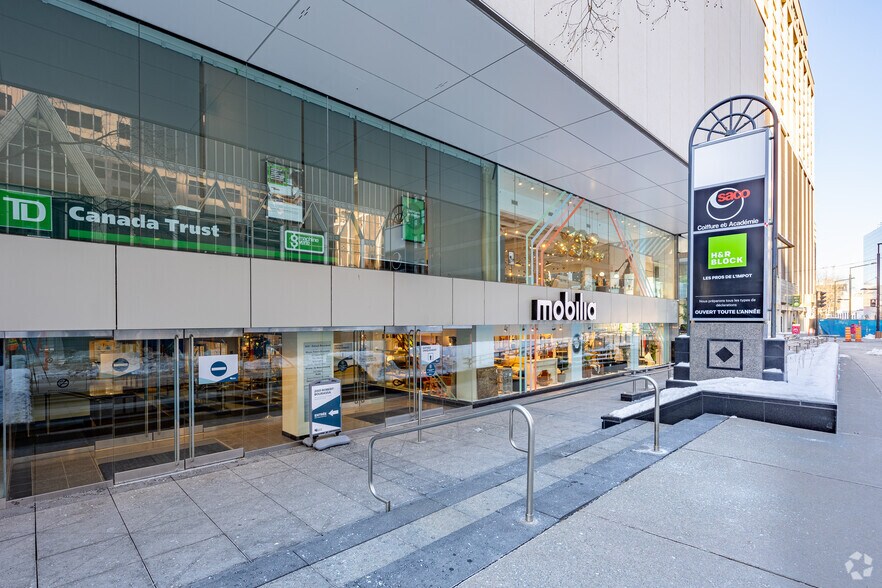 More Photos Of 2001 Boul Robert-Bourassa, Montréal Coworking Space