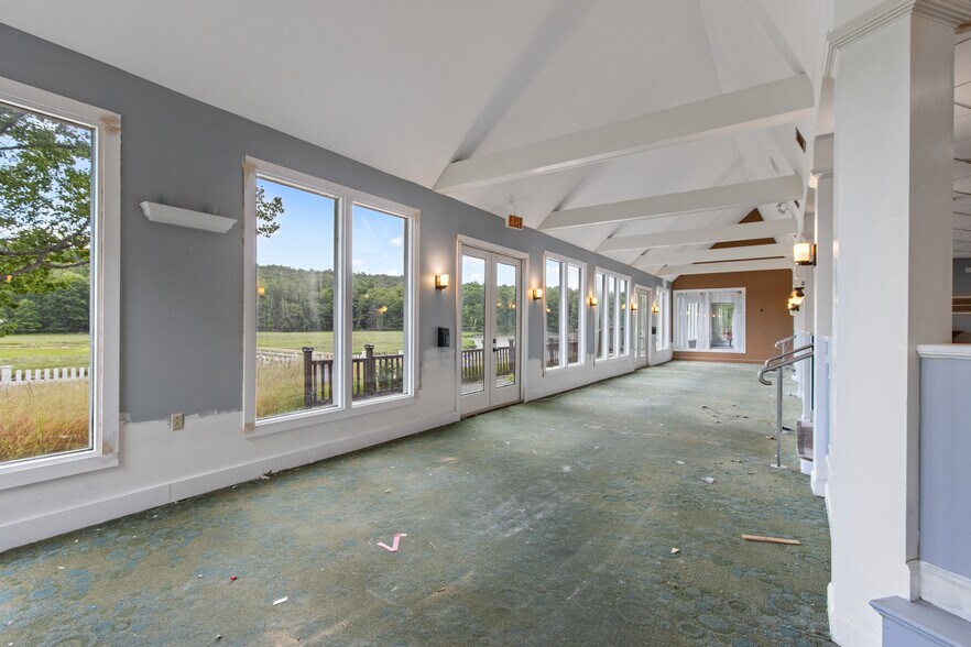More Photos Of 1335 US ROUTE 1, Yarmouth Restaurant For Sale