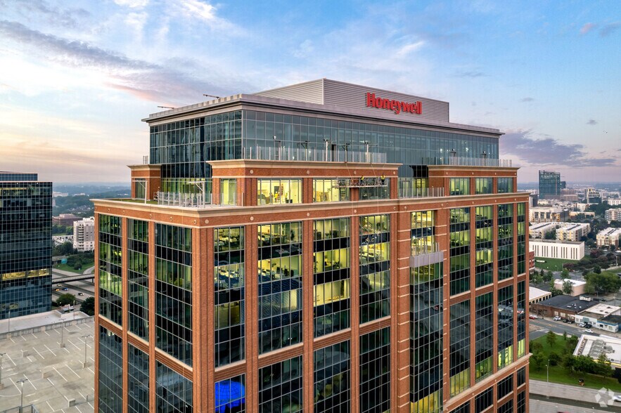 More Photos Of 855 S Mint St, Charlotte Office For Lease