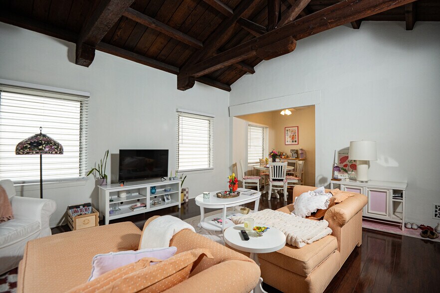 More Photos Of 335 N Palm Dr, Beverly Hills Apartments For Sale
